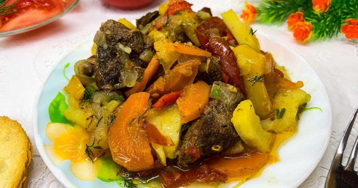 Дикий гусь, тушенный кусочками с овощами
