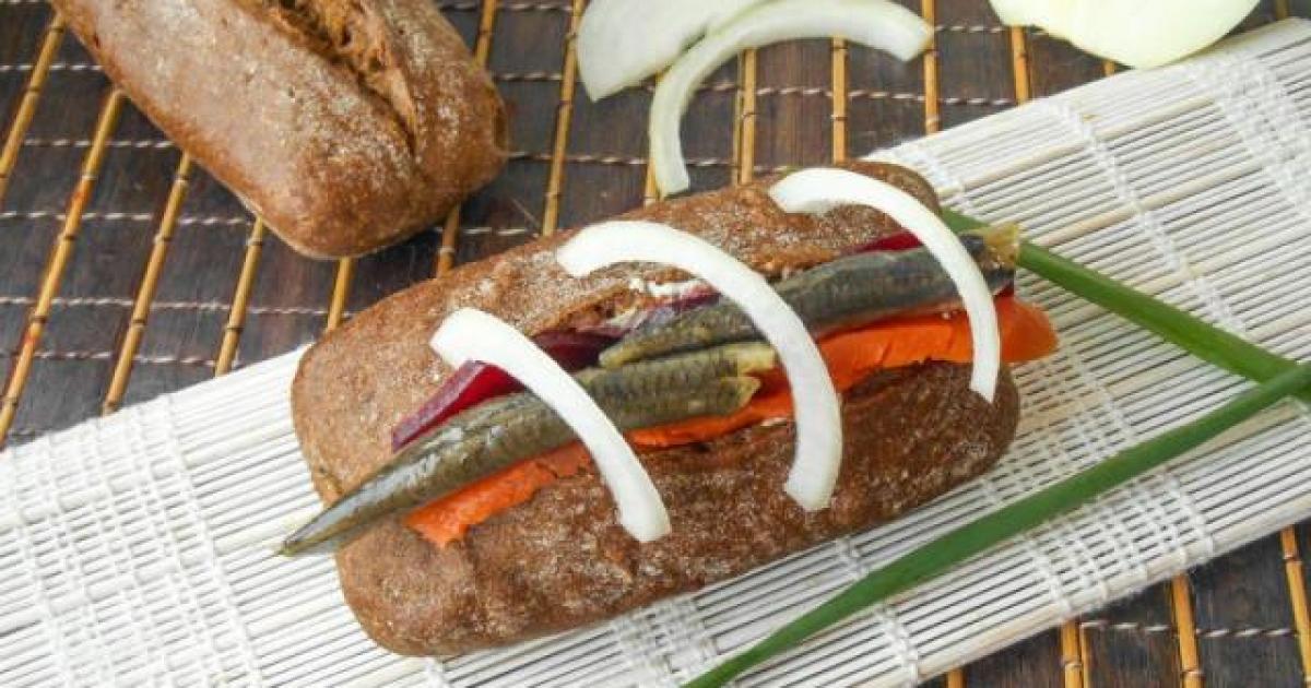 Бургеры с анчоусами
