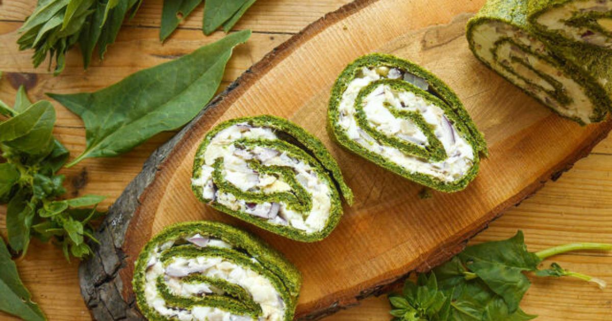 Шпинатный рулет с консервированной сайдой